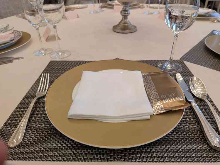 テーブルコーディネートの参考になりました。