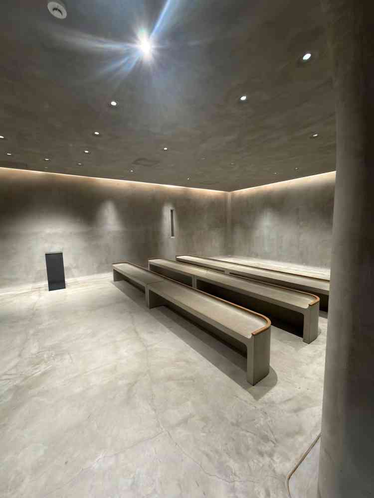 入場する時も後ろを振り向く必要がないようなレイアウトにしていた。