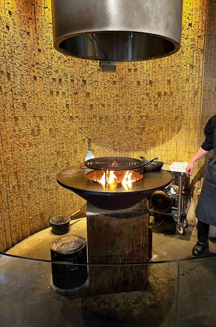 日本に最初に導入されたオルフェ？です。フランベのようなパフォーマンスをしてくれるようです。