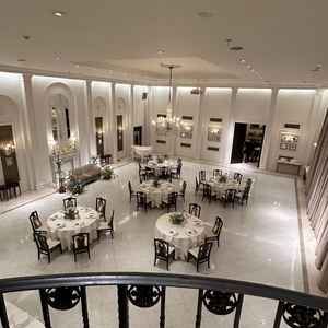 天井も高く、階段演出もでき、品がある披露宴会場だと思いました。