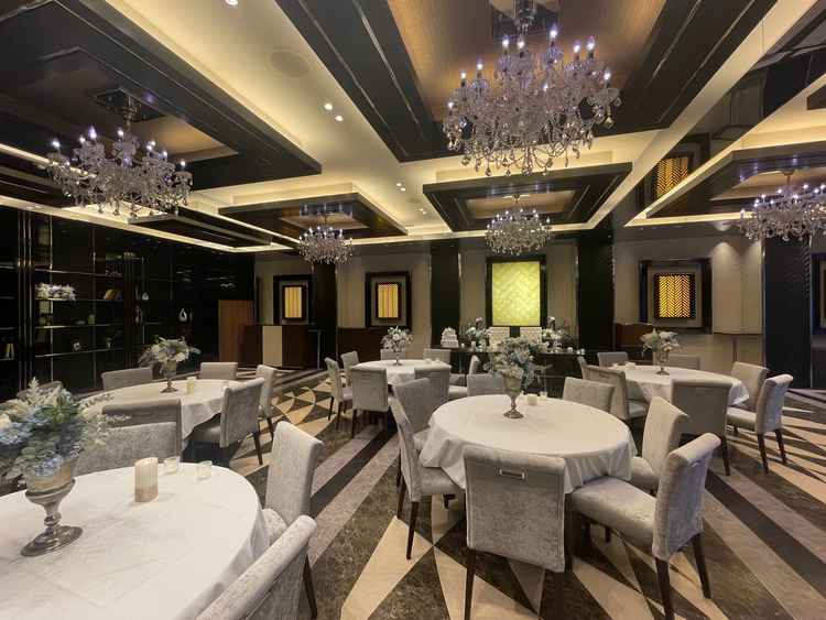 会場はラグジュアリーな雰囲気で、落ち着いた空間です