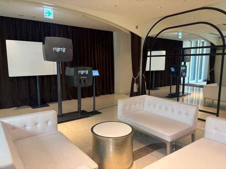 ロビーには写真が撮れる機械があり、ゲストは待ち時間も楽しめるロビーになっておりました。