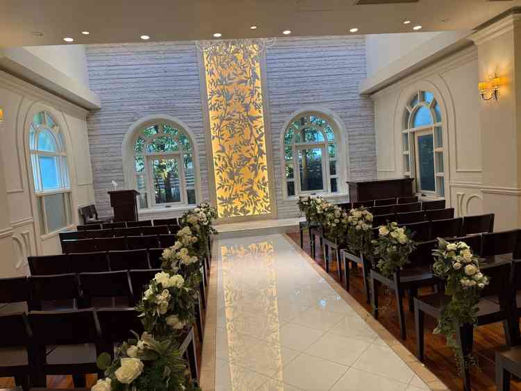 チャペルは温かい雰囲気でコンパクトなのがとても良かったです。