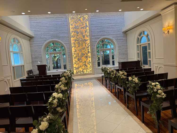 チャペルは温かい雰囲気でコンパクトなのがとても良かったです。