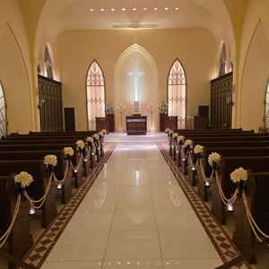 チャペルの雰囲気。教会なだけあって雰囲気のいいチャペル。