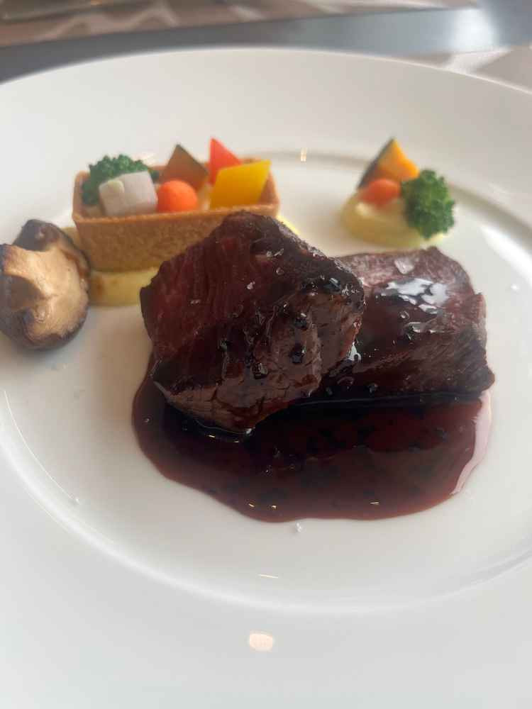 絶品でした。プランターに見立てたパイもサクサクしていて目でも楽しめる一品でした。