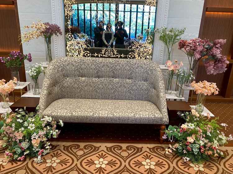 披露宴の新郎新婦の座席