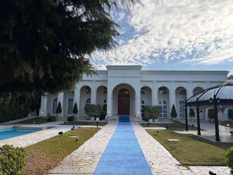 緑豊かで広いエントランスでした。