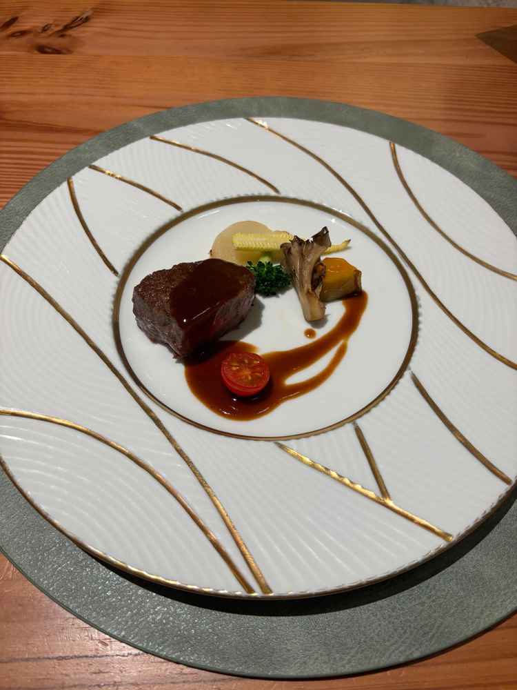 料理。お肉がとても柔らかく美味しかった。