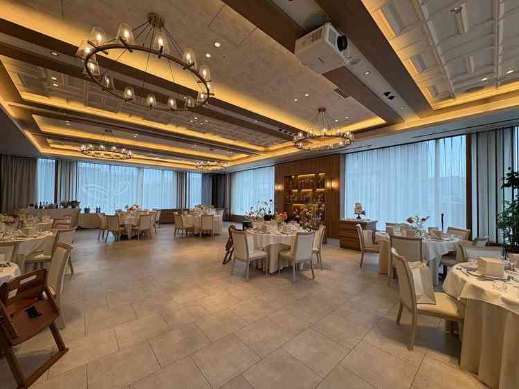 披露宴会場、ゲストとの距離感がちょうど良い。