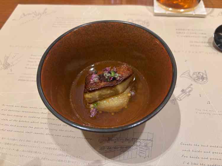 フォアグラのお茶漬けです。しその風味が効いていて感動的な美味しさでした。