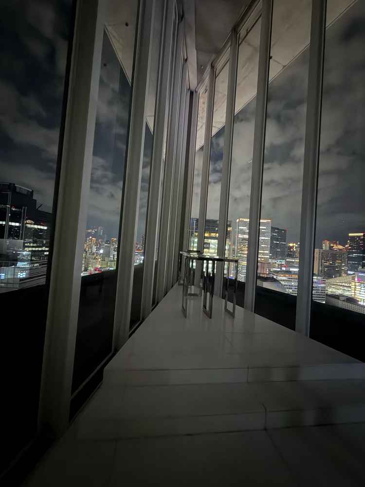 夜の挙式場の写真です。夜でも照明によってかなり幻想的な雰囲気を演出できます。