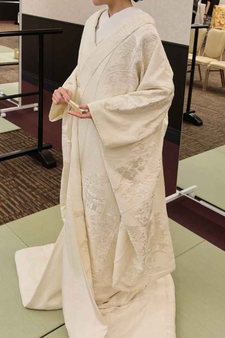和装の試着写真です。ヘアアレンジもしていただき、想像が膨らみました。