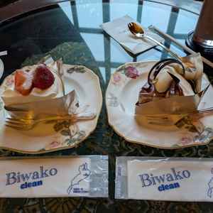 ラウンジでケーキをいただきました。とても美味しかったです。