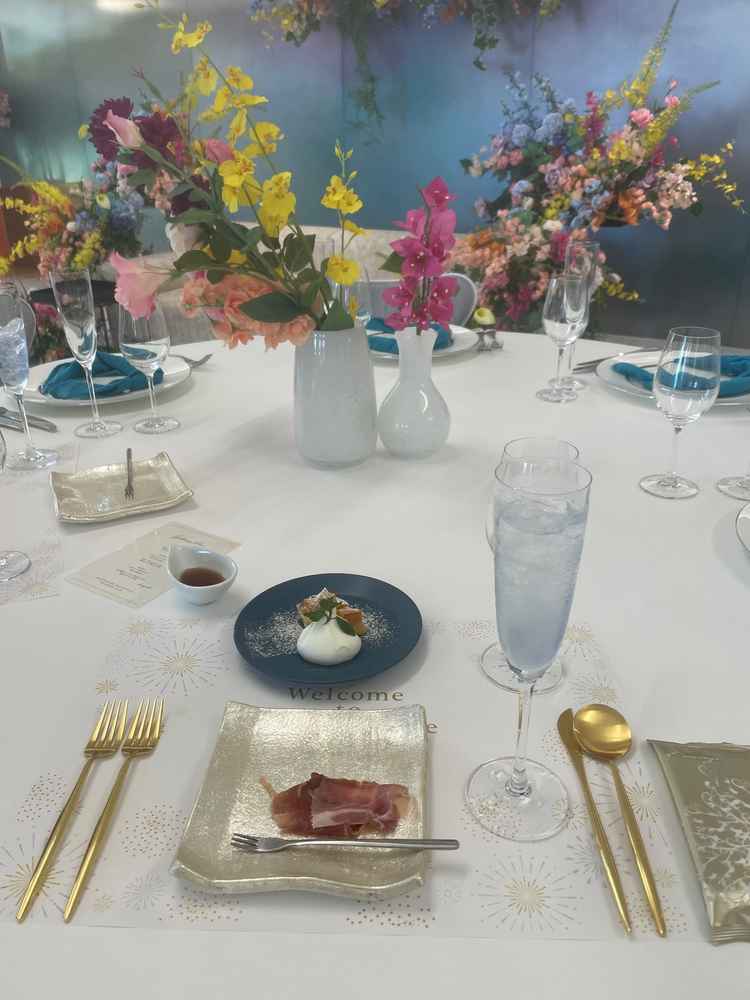 お料理、生ハムとフレンチトーストの写真です。