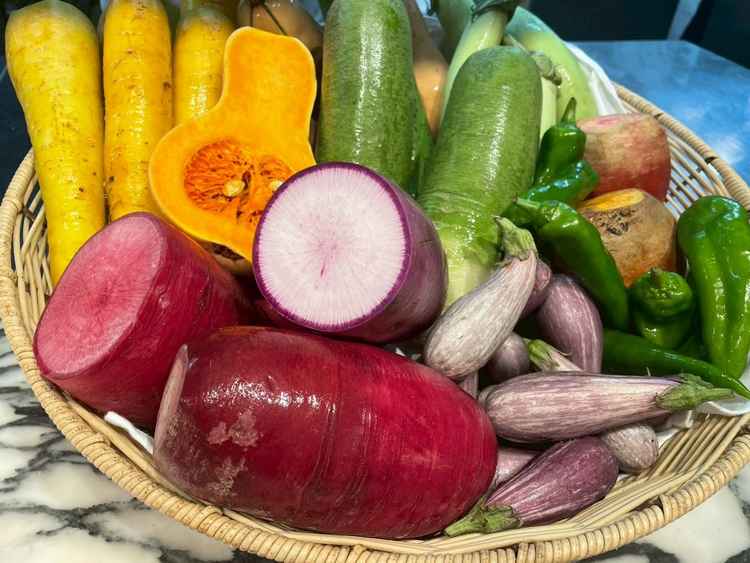 当日はシェフから三浦半島直送のお野菜を紹介してくださり、その場で試食もさせてもらえました。