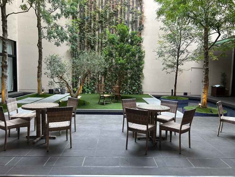 中庭があり、ガーデンを使用した演出ができる。披露宴会場のすぐ隣で、広さがあるので使用しやすい印象。