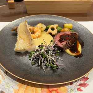 お箸で食べられるフレンチジャポネとのこと。敷居が高くなくて嬉しいです。
