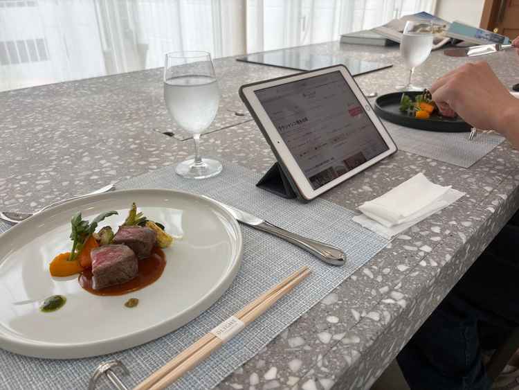 メインとデザートをいただきました。