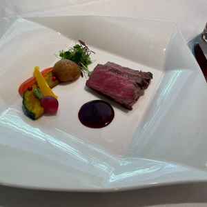 メイン料理お肉の量も充分で、料理長の方ともお話できた。