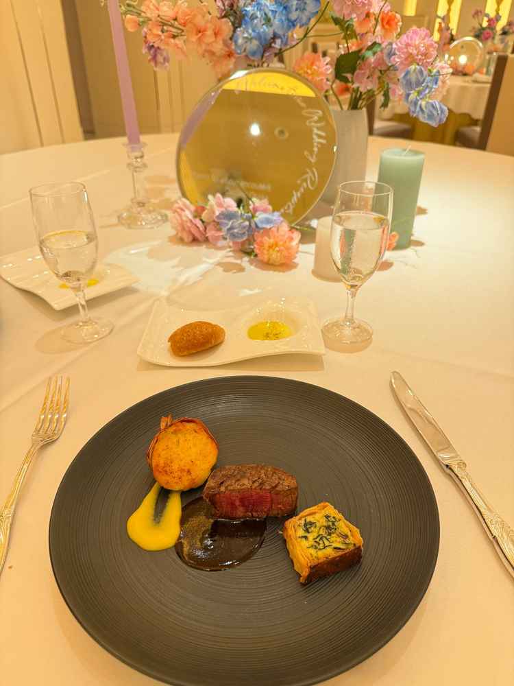 お肉は超一流。パンさえも美味しかった。しかも価格は予想よりリーズナブル。文句なしのクオリティ。