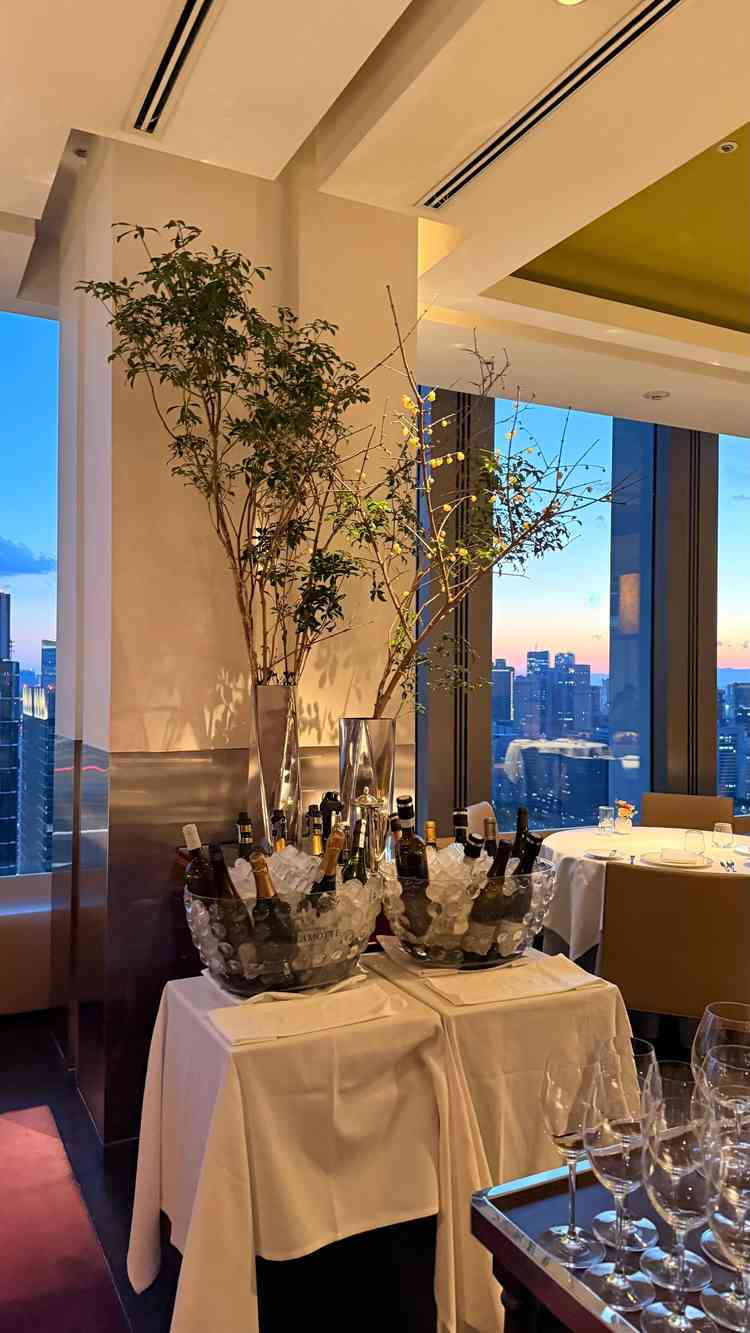 新郎新婦が座るエリア。会場を見渡せます