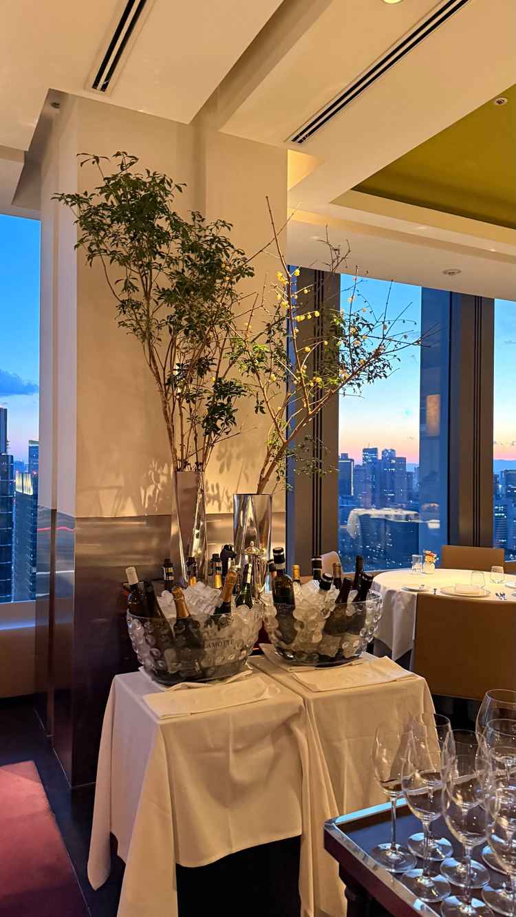 新郎新婦が座るエリア。会場を見渡せます