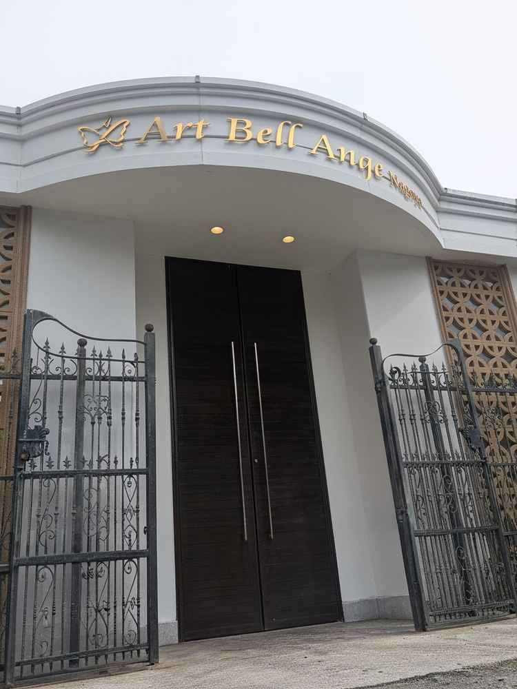 入り口の写真。横に名前などを書いたボードを立てかけることも可能とのこと。