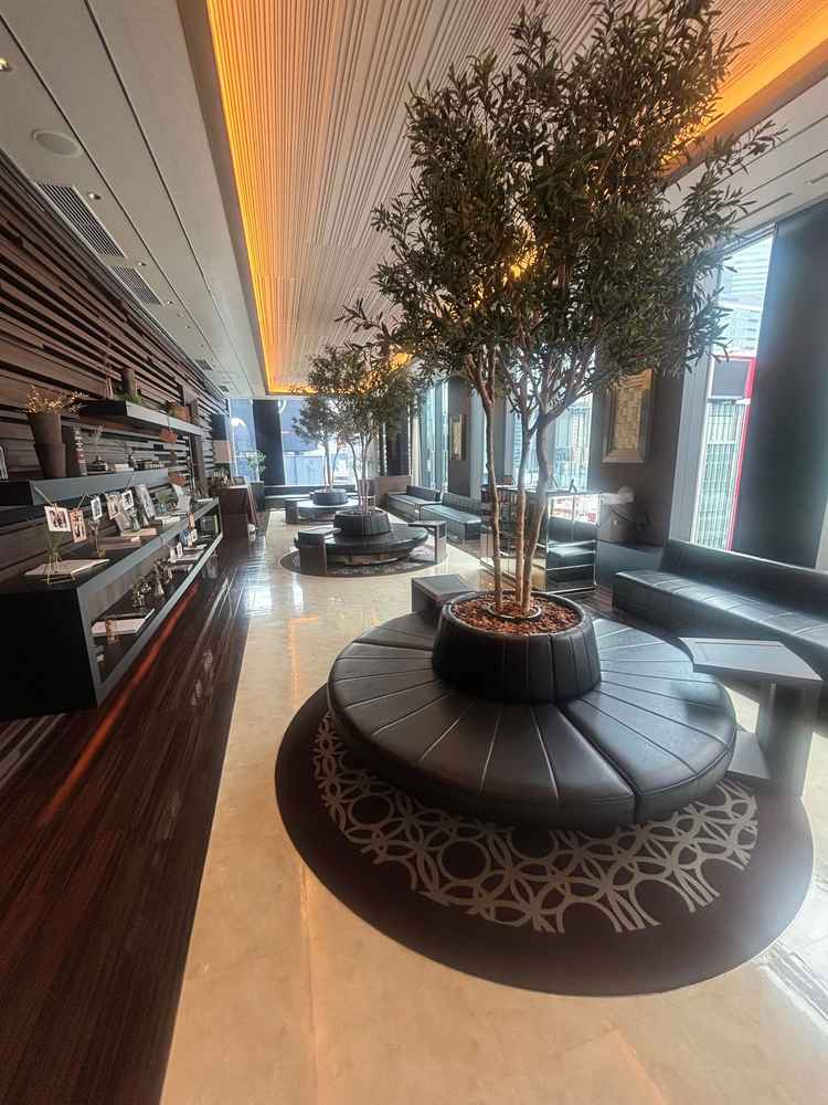 待合室の写真です。ウェルカムボードなどサンプルが置いてあり、実際のイメージが持ちやすかったです。