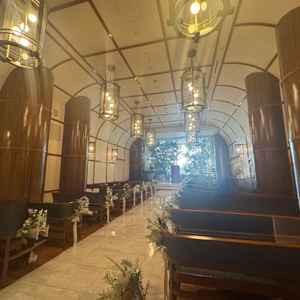 船内をイメージした式場です。落ち着きのあるオシャレな内装でした。