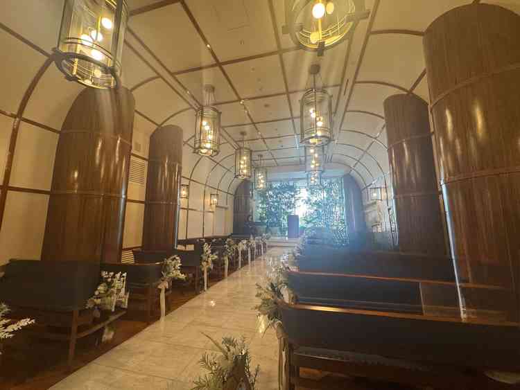 船内をイメージした式場です。落ち着きのあるオシャレな内装でした。