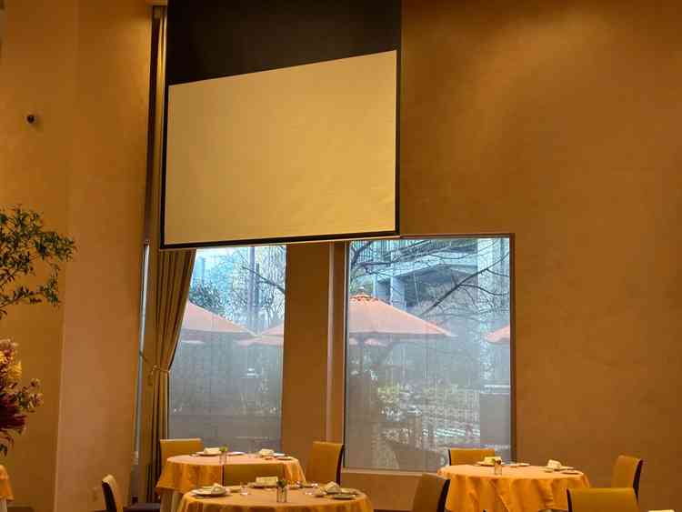 スクリーンも完備されています。