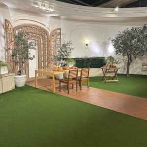 披露宴会場前のガーデン広場。ここでデザートビュッフェや自分たちのオリジナルのやりたいことができる。