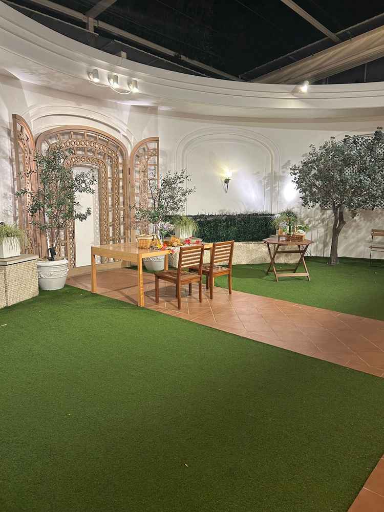 披露宴会場前のガーデン広場。ここでデザートビュッフェや自分たちのオリジナルのやりたいことができる。