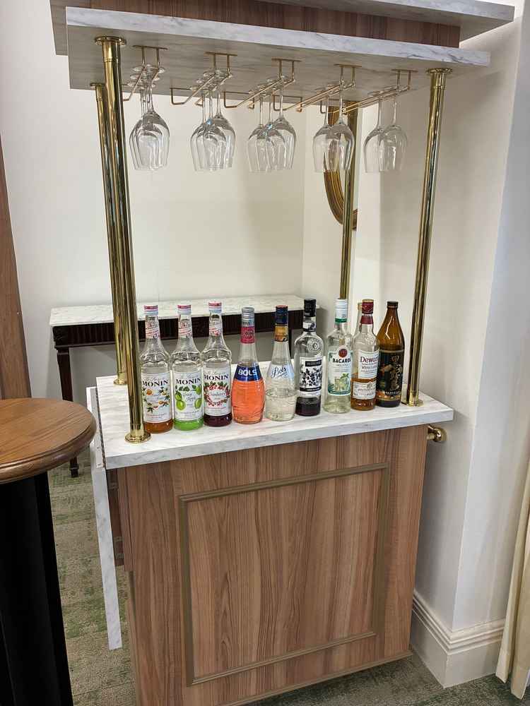 バーカウンターです。ソフトドリンクからお酒まで幅広く提供されるそうです。