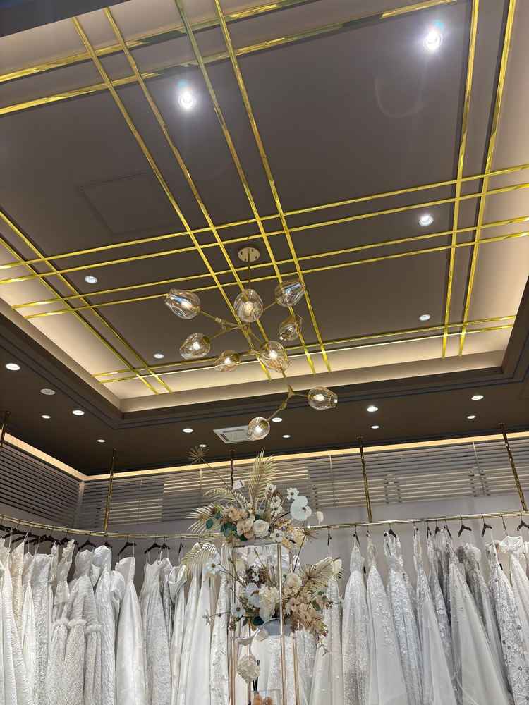 一階にある提携のドレス店