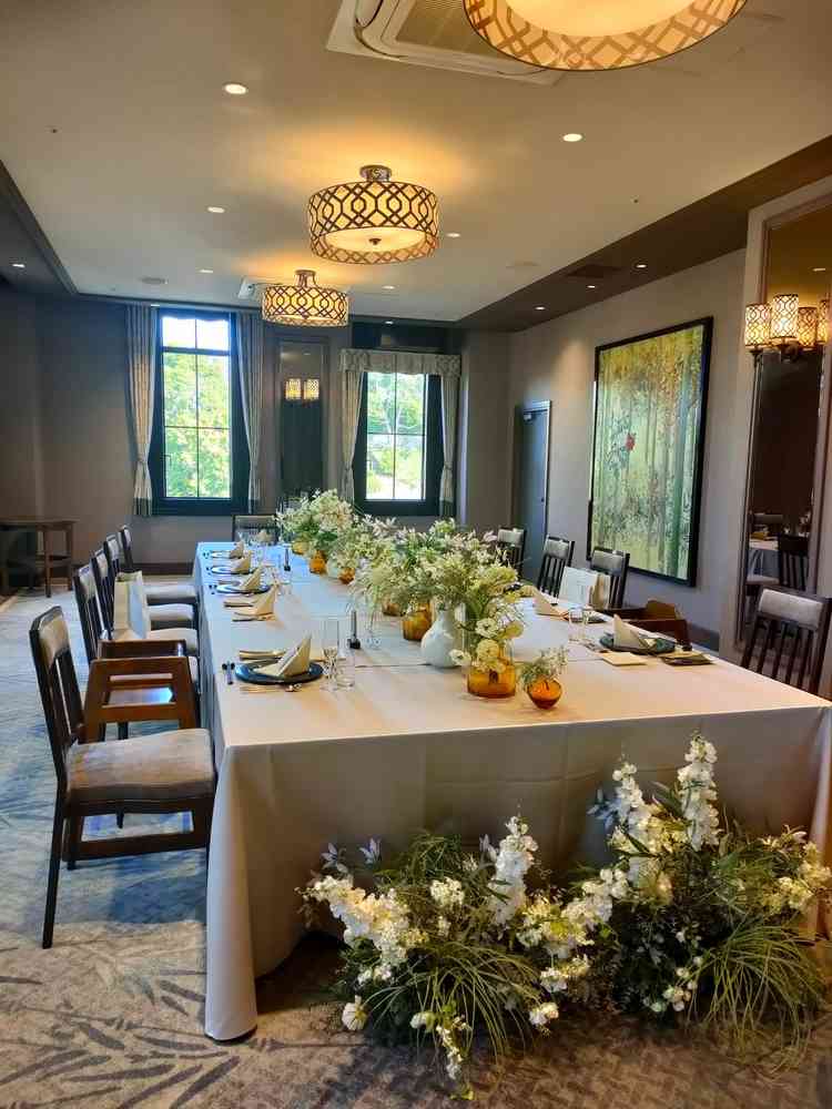 少人数婚向きの披露宴会場。10名程度での式を検討していたのでぴったりの大きさでした。