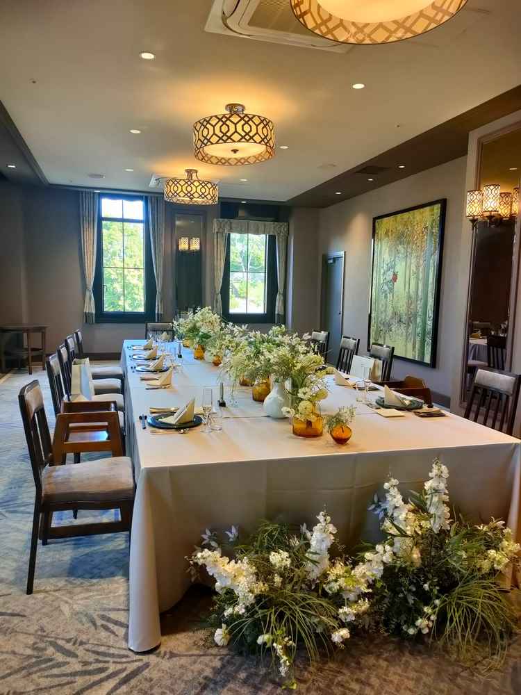 少人数婚向きの披露宴会場。10名程度での式を検討していたのでぴったりの大きさでした。