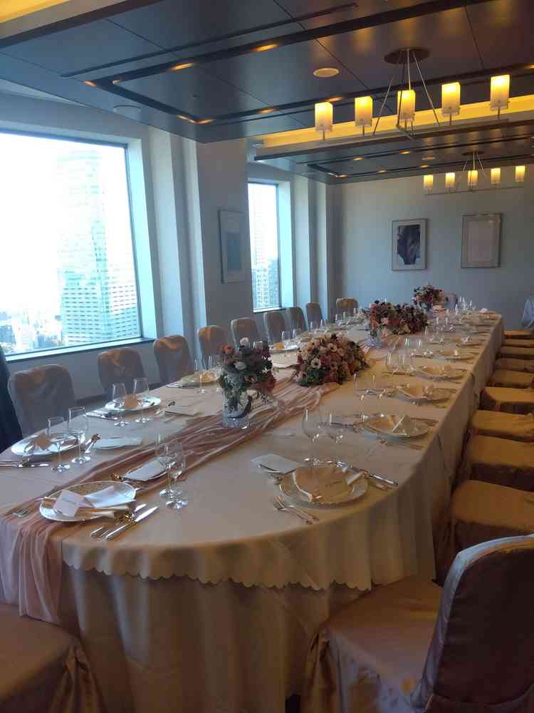 眺めの良い披露宴会場でした。25名程度にはちょうど良い空間でした。