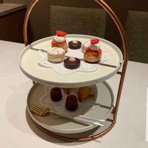 アフタヌーンティー形式のデザート。デザートブッフェでもこういったイメージ。