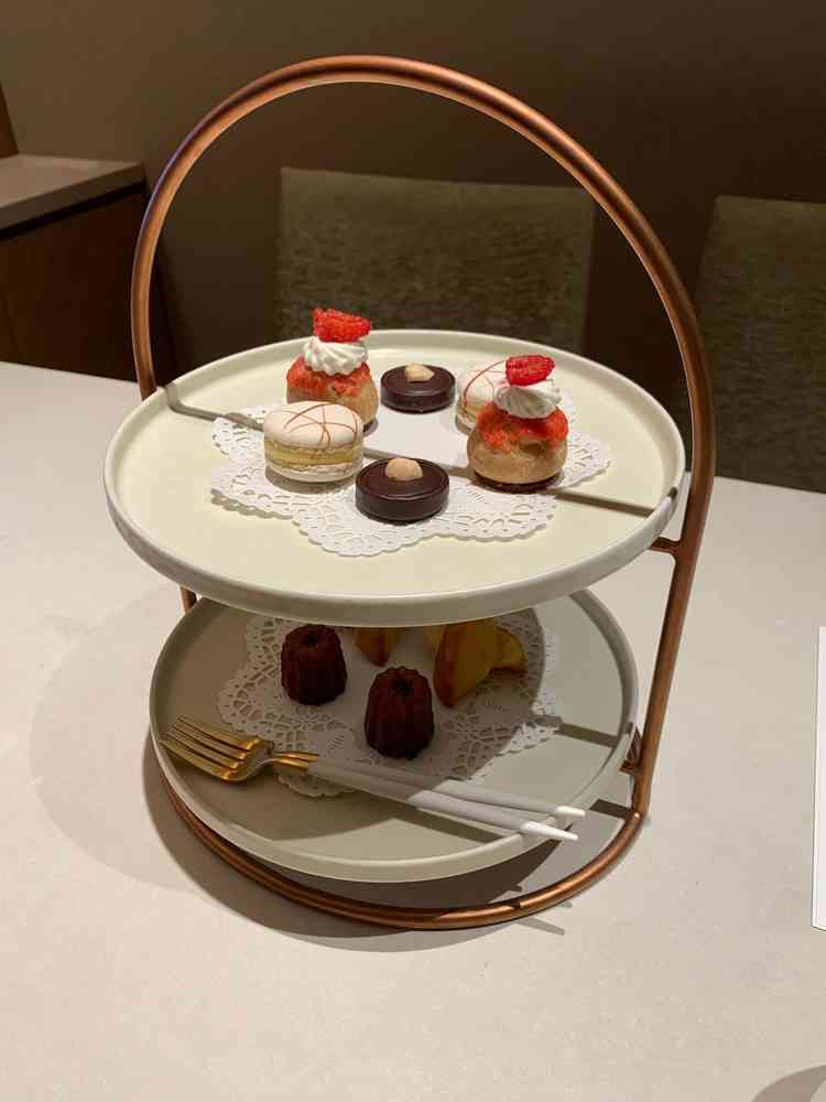 アフタヌーンティー形式のデザート。デザートブッフェでもこういったイメージ。