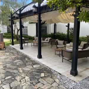 披露宴会場入り口前のテラス