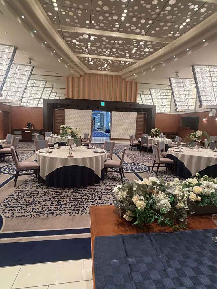 披露宴会場。開放的で素敵でした。