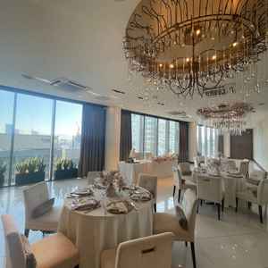 披露宴会場。いい意味でこじんまりしており、自分たちのサイズ感にあっていた。