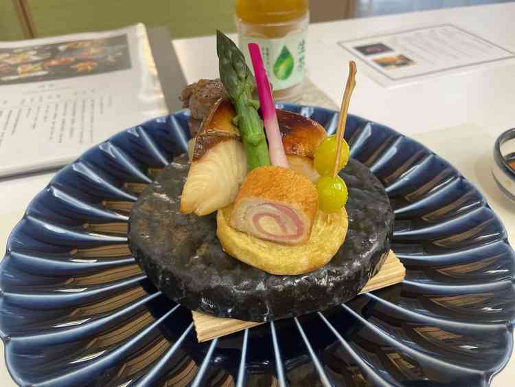 お肉と野菜が常にあたたかく食べられるよう工夫されていたのがとてもよかったです。