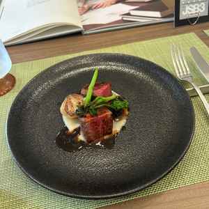 前菜も肉料理も味付けがしっかりしていて、とても美味しかったです。