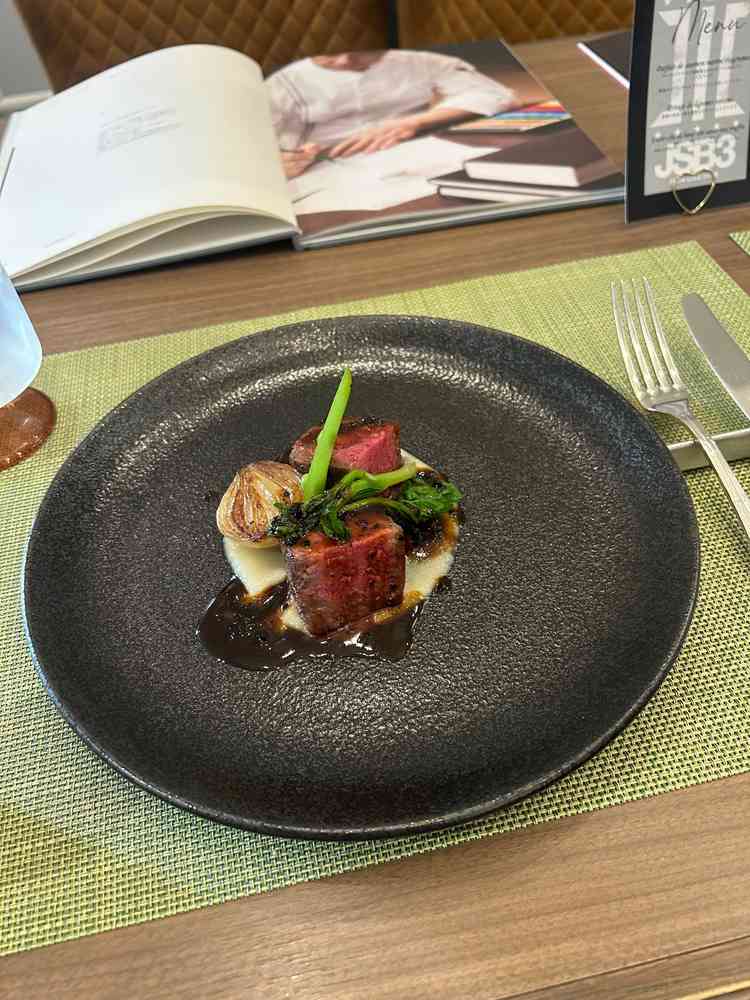 前菜も肉料理も味付けがしっかりしていて、とても美味しかったです。