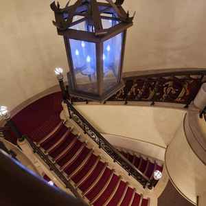 素敵な螺旋階段があり、この場所でのロケーション撮影は魅力を感じています。