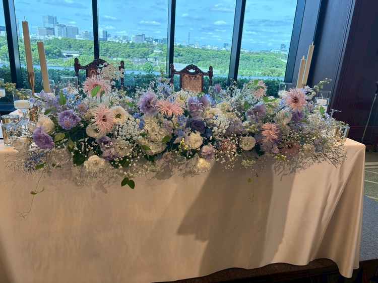 披露宴会場からも皇居方面が見渡せる。