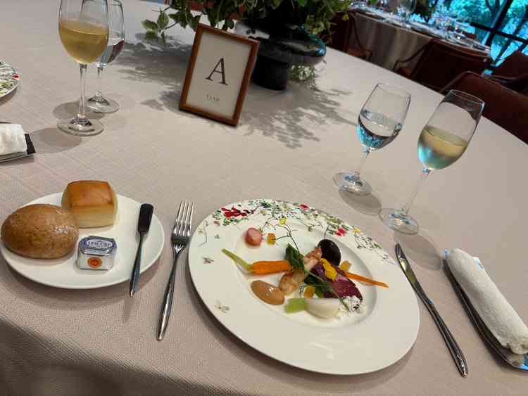 試食。お皿まで華やかで可愛かったです。